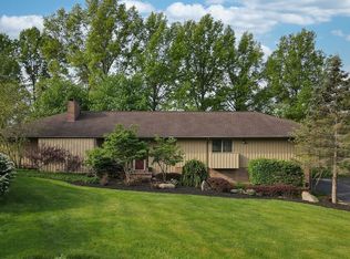 902 Brandon Cir, Aurora, OH 44202