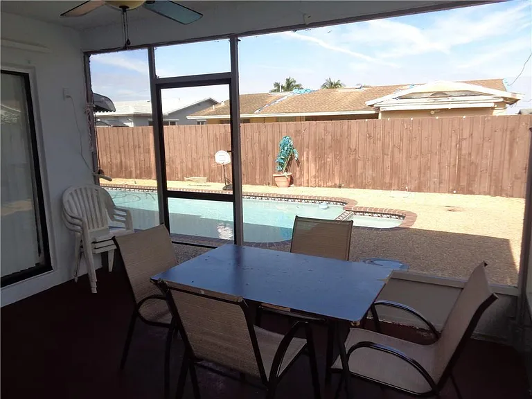 9571 Sunset Strip — Photo 14