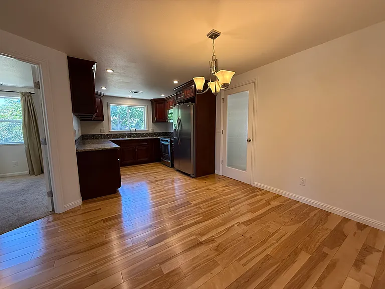 434 Rose Ave — Photo 1
