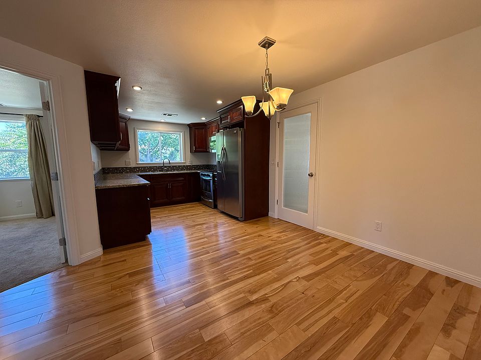 1st image of 434 Rose Ave