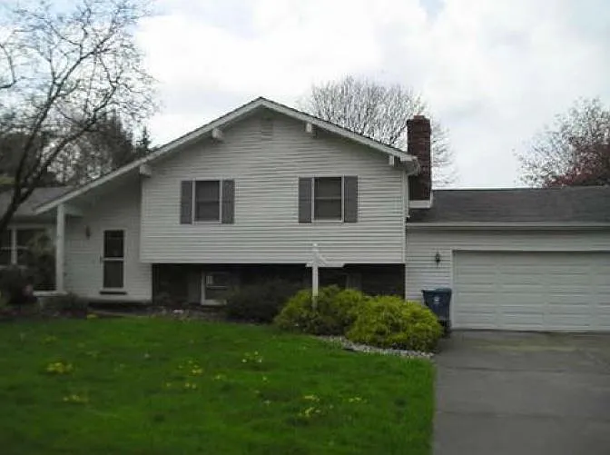 229 Old Oak Dr photo 1