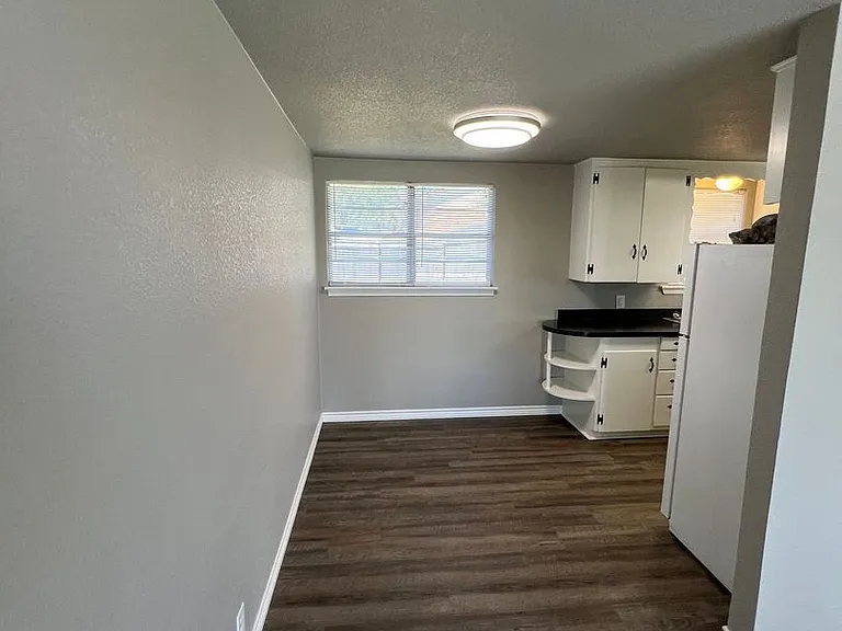 1106 Foster Ln — Photo 6