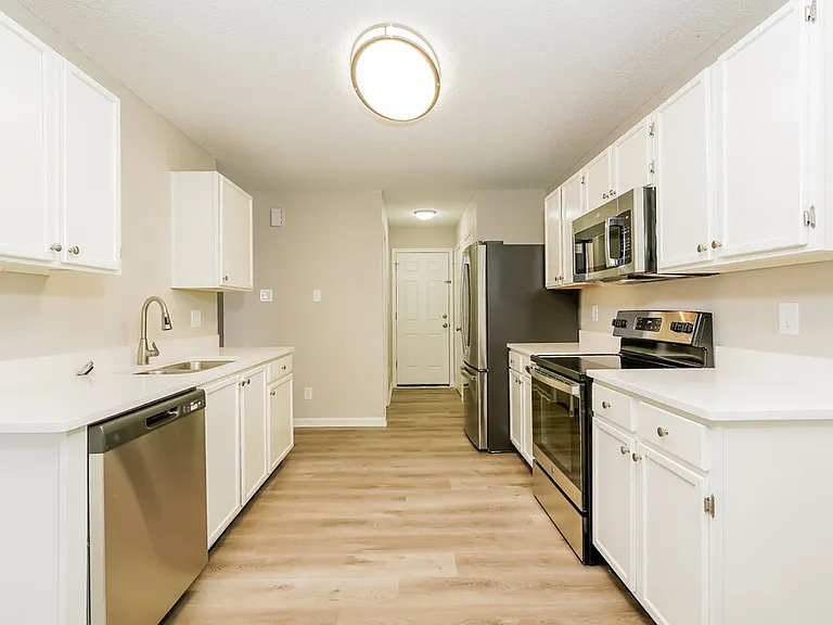 1245 Kenwood Dr — Photo 7