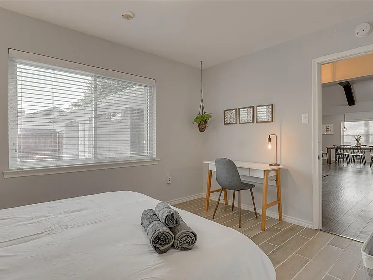 1425 Mayfield Ave — Photo 29
