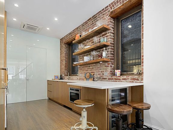 3rd image of 153 W 80th St APT 1-D