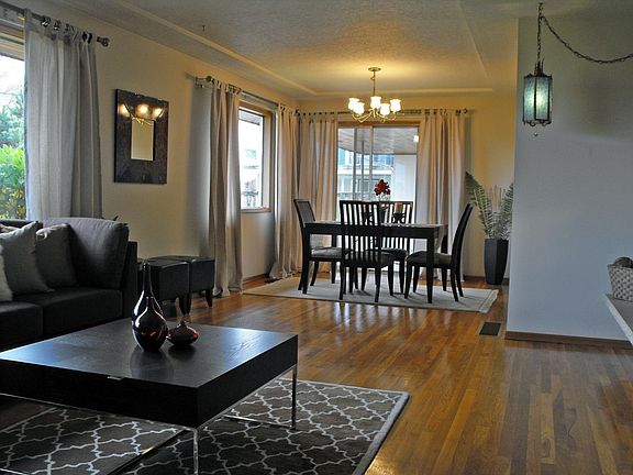 LIVING/ DINING