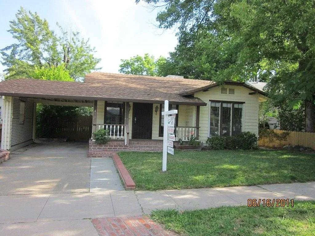 418 Grove St photo 1