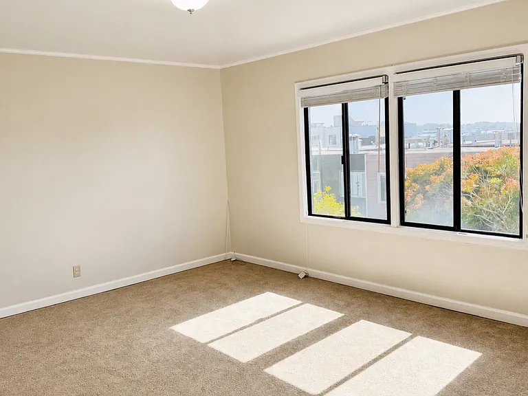 27-29 Iris Ave — Photo 18