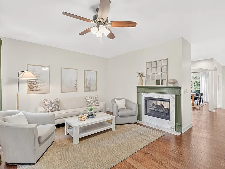 131 Carriage Ct — Photo 22