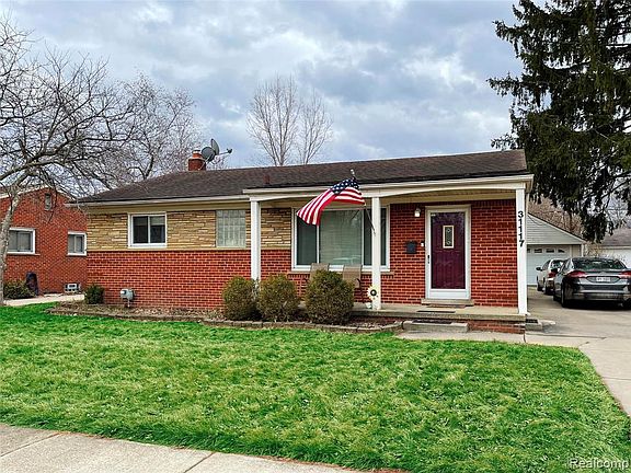 3rd image of 31117 Orangelawn St