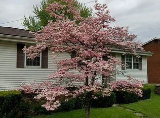 953 Mallisee Rd, Pittsburgh, PA 15239