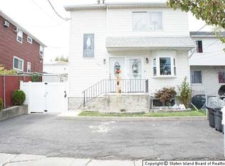 460 Drumgoole Rd W, Staten Island, NY 10312