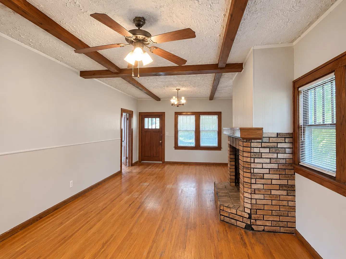 South Street Single House | Huge Garage| Large Driveway | Fully Fenced Yard & Basement Storage — Photo 3
