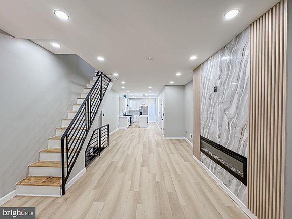 3rd image of 350 N 61st St