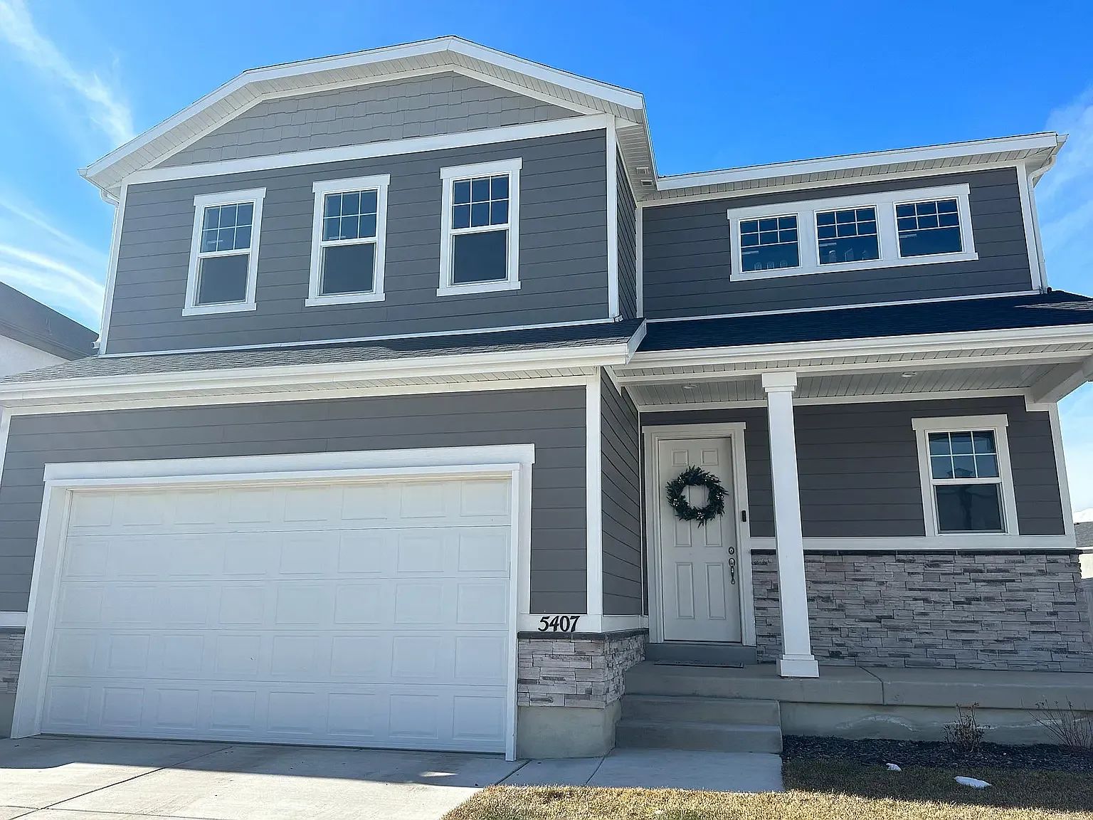3 bed, 2.5 bath, 1900 sqft, $2,350 — Photo 1