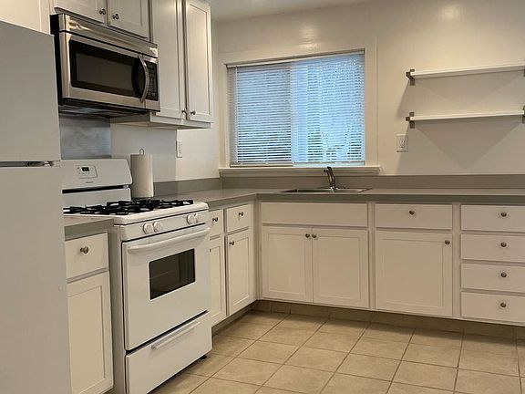 4th image of 981 E Orange Grove Blvd APT 8