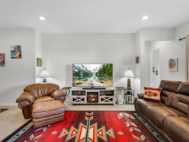 866 W Flatiron Trl — Photo 2
