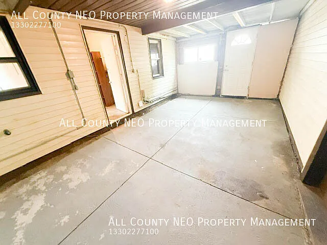 Coming Soon! Lovely House Located In Firestone Park — Photo 3