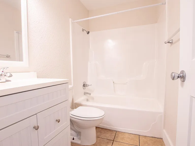 850 N Oakland Ave #6 — Photo 8