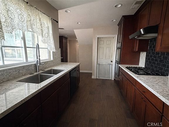 3rd image of 1071 E 46th St