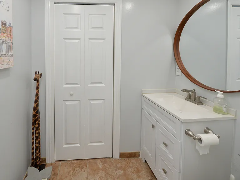 154 Middlesex Ave — Photo 15