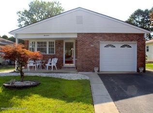 17 Burgess Ct, Toms River, NJ 08757