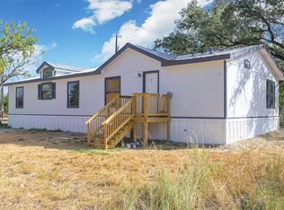 158 Shady Oaks Ct, Floresville, TX 78114