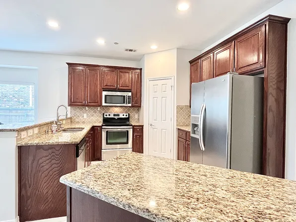 2204 Paige Ct, Carrollton, TX 75006