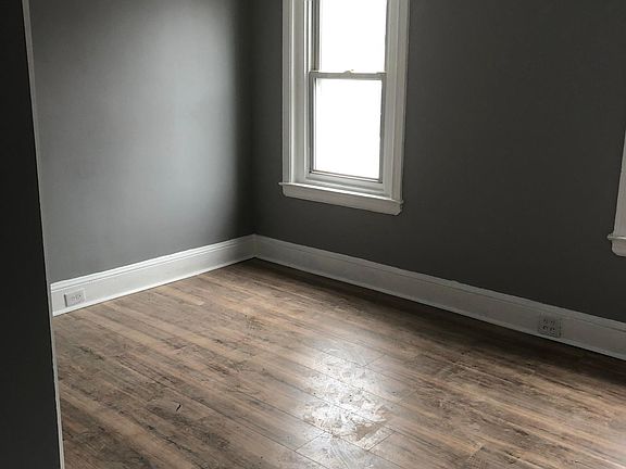 5th image of 5925 N Beechwood St #House