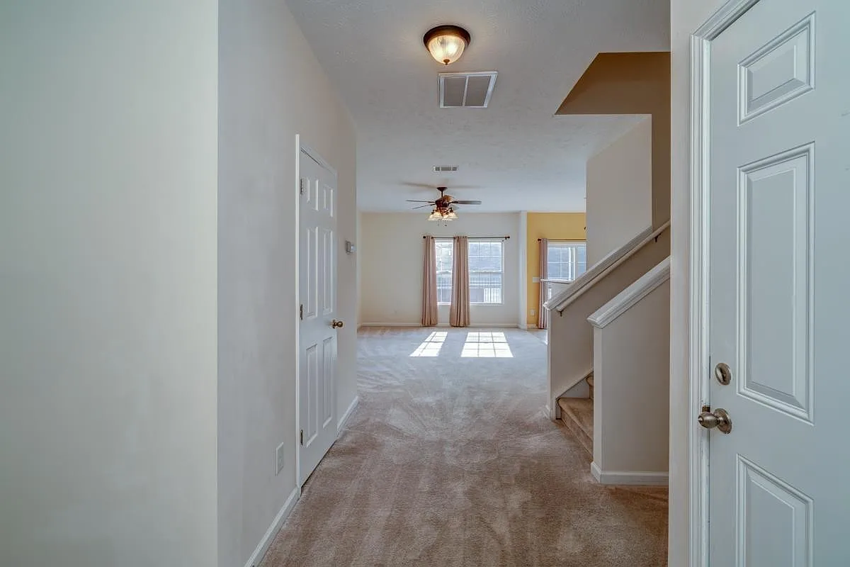 3 bed, 2.5 bath, 1574 sqft, $2,300 — Photo 3