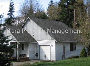 8020 Maple Point Dr, Clinton, WA 98236
