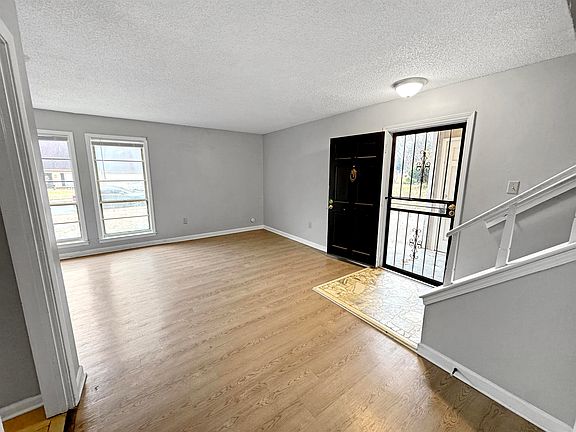 3rd image of 4931 Gardenwood Dr