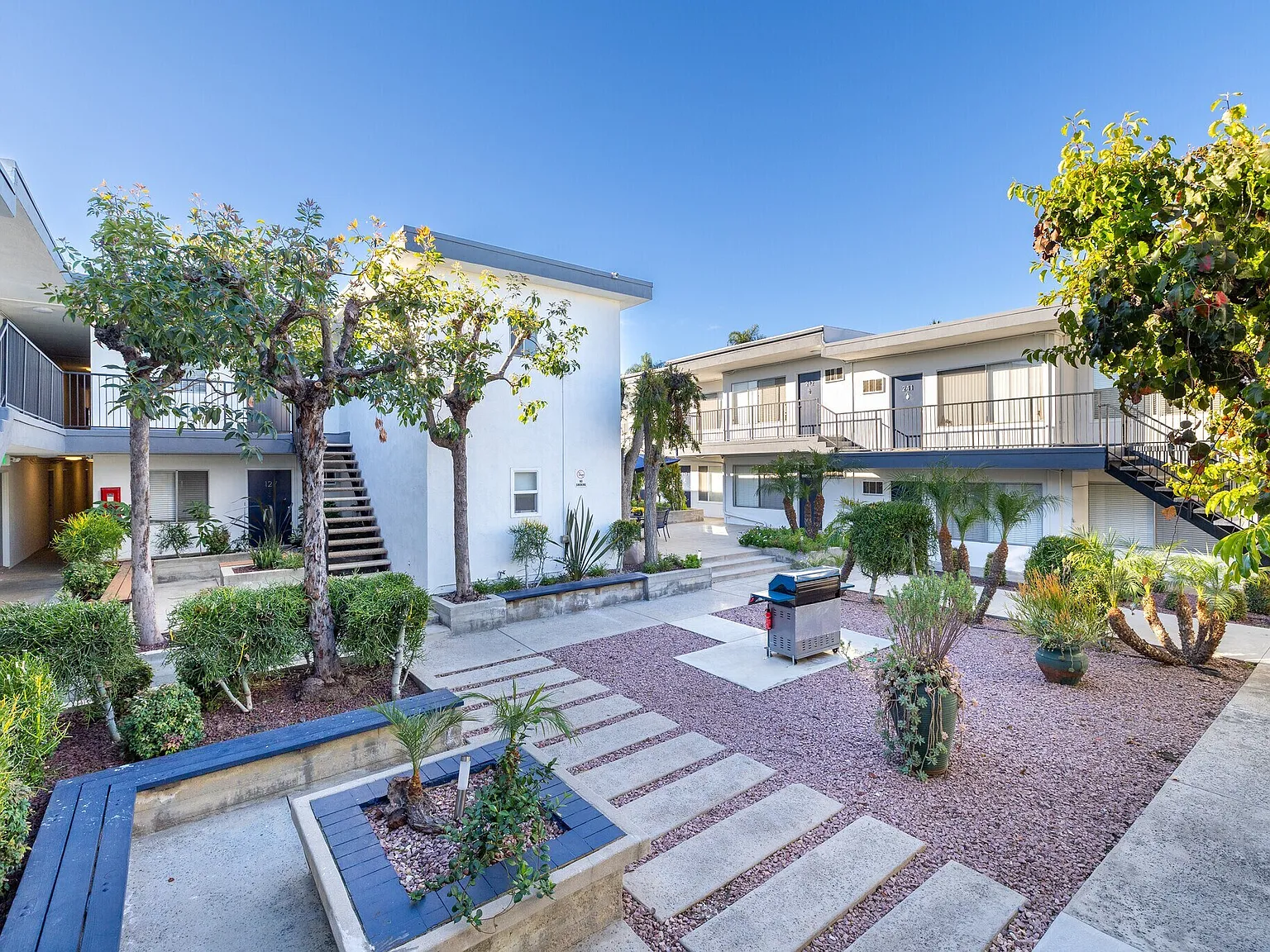 Carson Oakwood Apartments — Photo 4