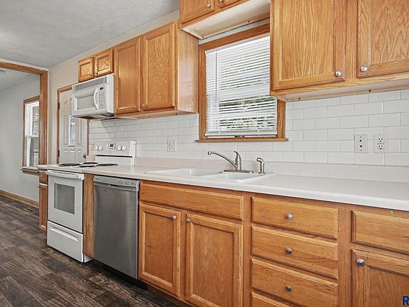 4th image of 710 N Terrace Pl