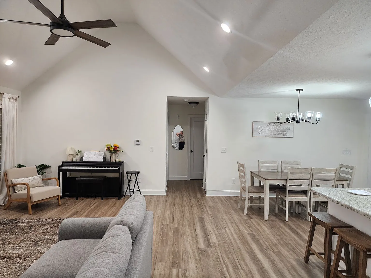 3 bed, 1550 sqft, $2,199 — Photo 2