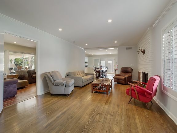 4th image of 126 Hillview Dr