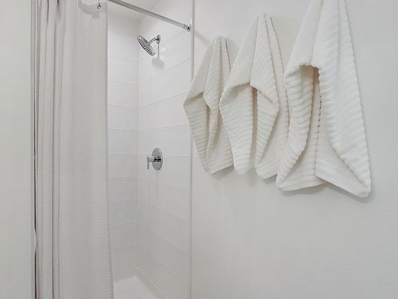 4th image of 5780-5790 N Greeley Ave #5780/01