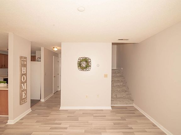 4th image of 415 Elmwood Dr #415