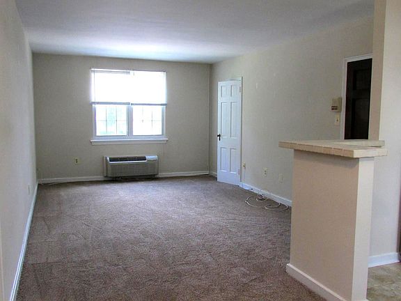 3rd image of 3301 Commonwealth Ave APT C