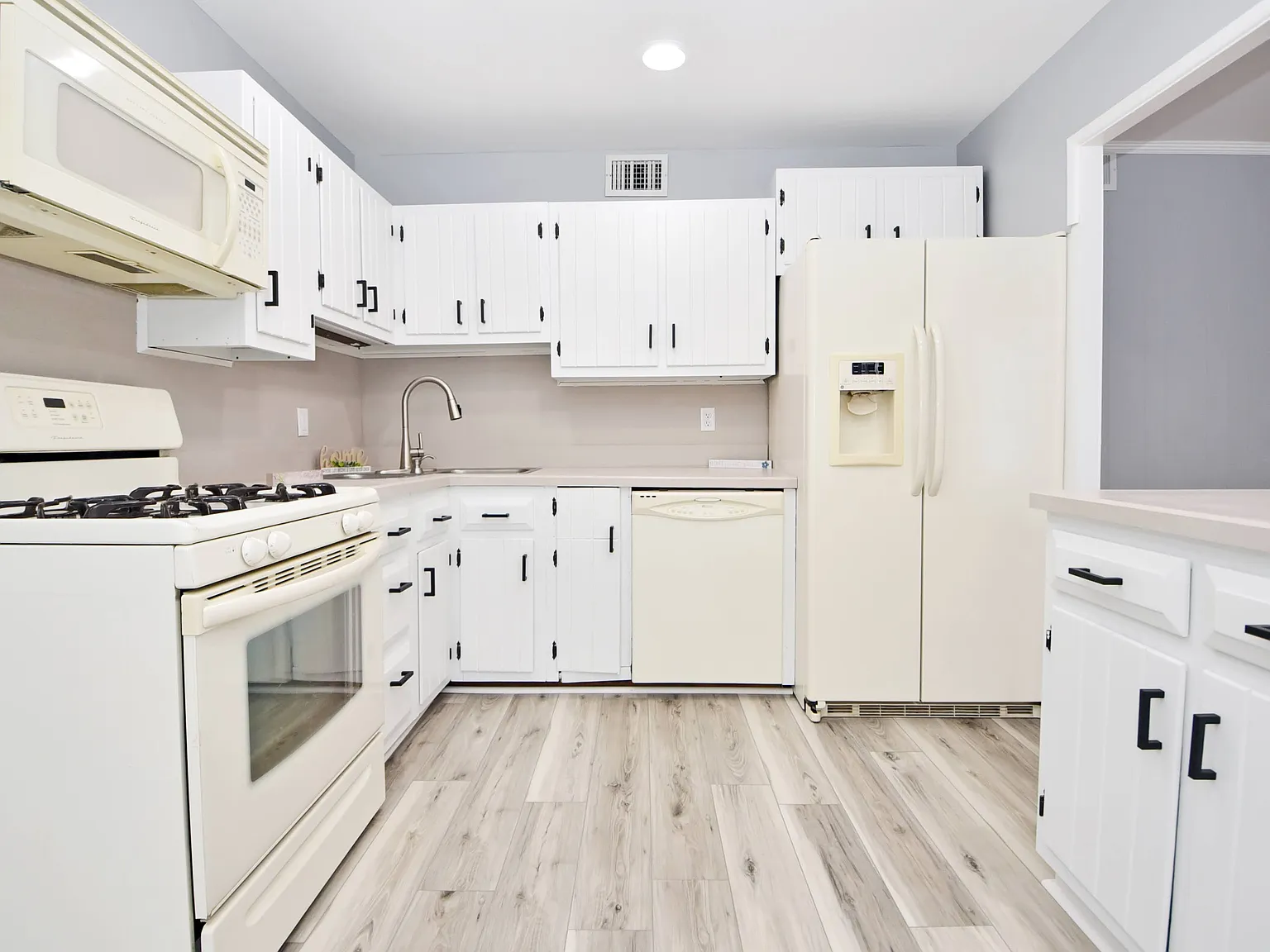 4 bed, 1.5 bath, 1653 sqft, $2,400 — Photo 4