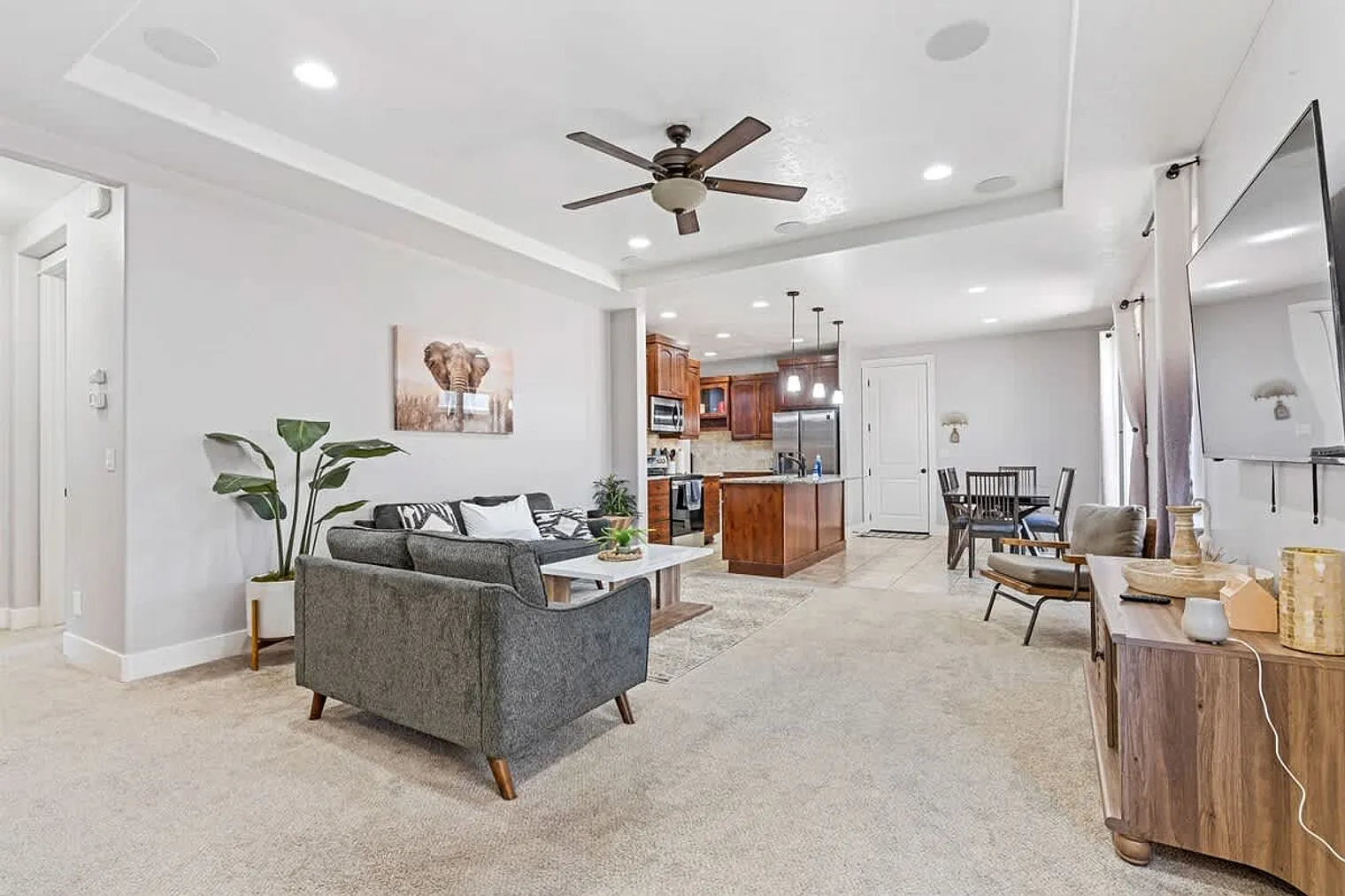 3 bed, 2.0 bath, 1356 sqft, $4,960 — Photo 4