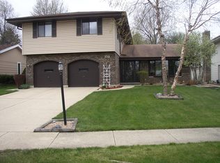 158 Cambridge Ln, Bloomingdale, IL 60108
