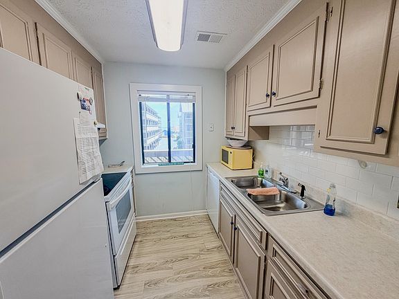 4th image of 202 Maison Dr. #L104