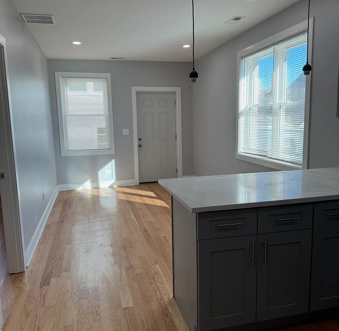 2 bed, 800 sqft, $1,600 — Photo 1