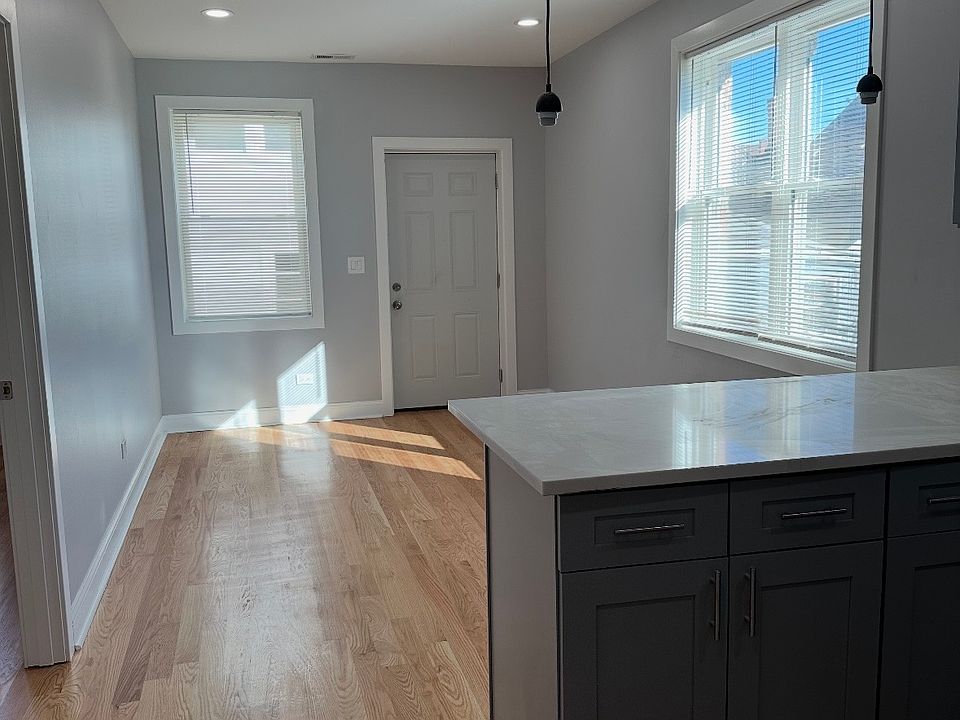 1st image of 2827 W 23rd St #1B