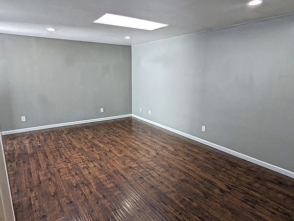 4th image of 3645 Meade Ave