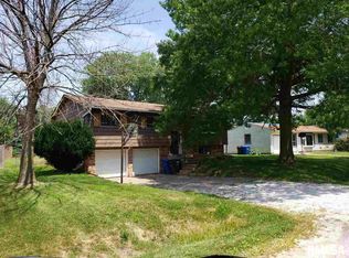 5325 31st Avenue Ct, Moline, IL 61265