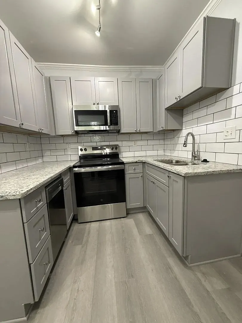 520 Boulevard NE — Photo 4