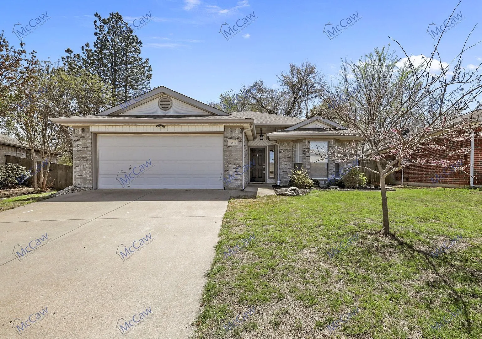 3 bed, 2.0 bath, 1484 sqft, $2,200 — Photo 1