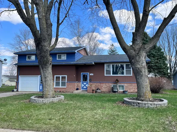 1320 N 14th St, Estherville, IA 51334